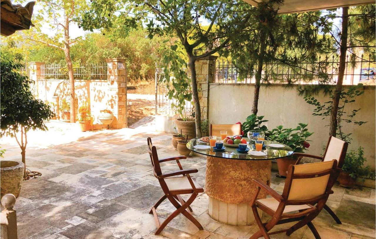 Amazing Home In Artemida With Kitchen المظهر الخارجي الصورة